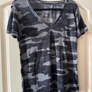 Lucky Brand V neck Fitted Camouflage Graphic T-Shirt Top Gray S Small